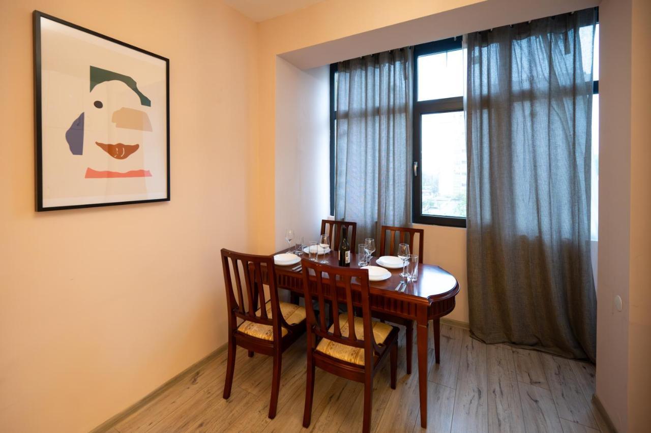 Spacious 1Bdr Apartment Near City Center صوفيا المظهر الخارجي الصورة